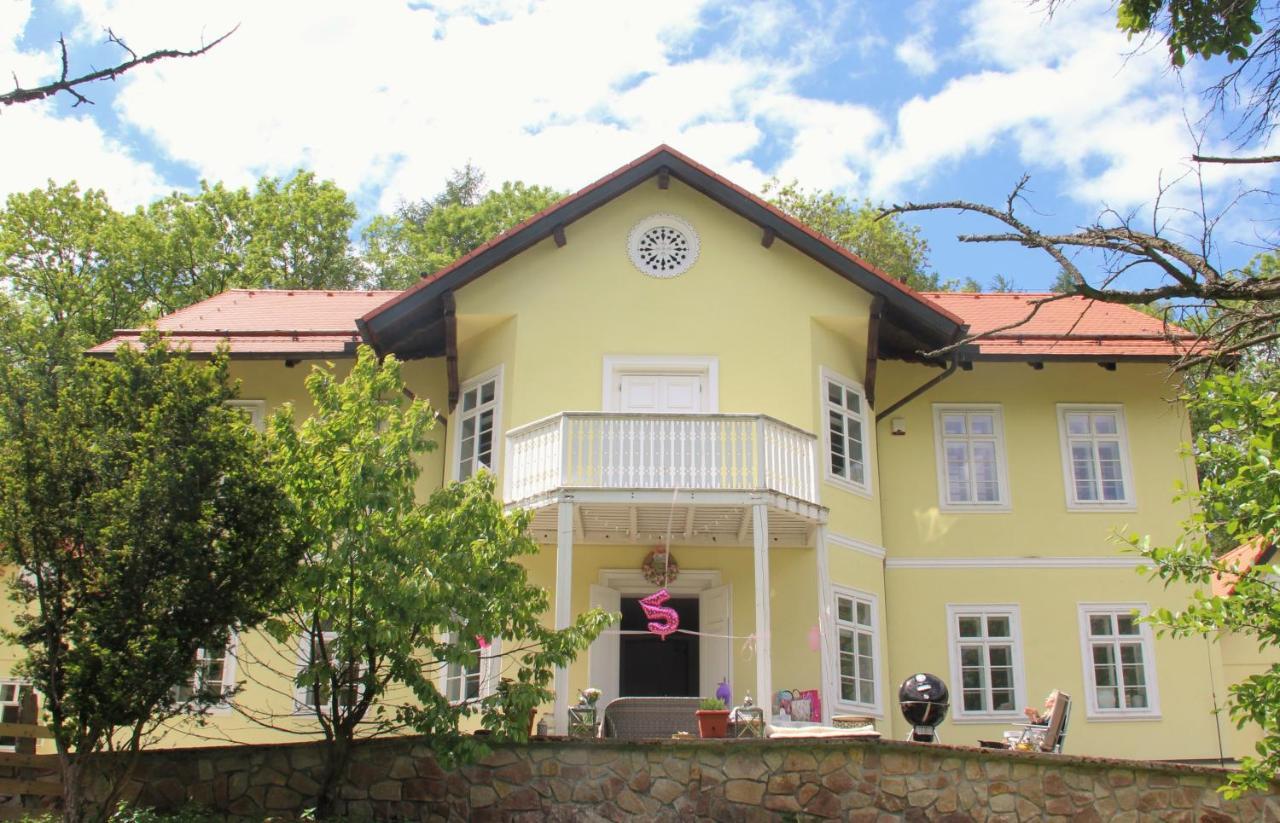 Lovecký zámeček pod Milešovkou Teplice Exterior foto